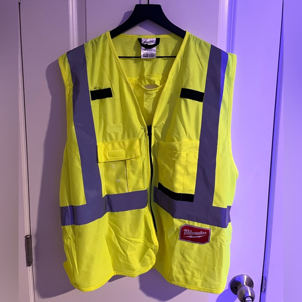 Milwaukee reflective vest